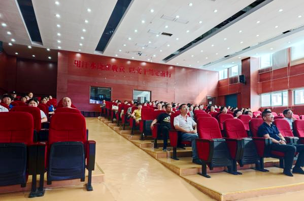 图片-铭记历史守初心 砥砺奋进担使命  ——我校组织全体师生员工观看纪念中国人民抗日战争 暨世界反法西斯战争胜利80周年阅兵仪式盛况